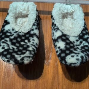 Kids Fuzzy Skull and Cross Bones Black and White Slippers